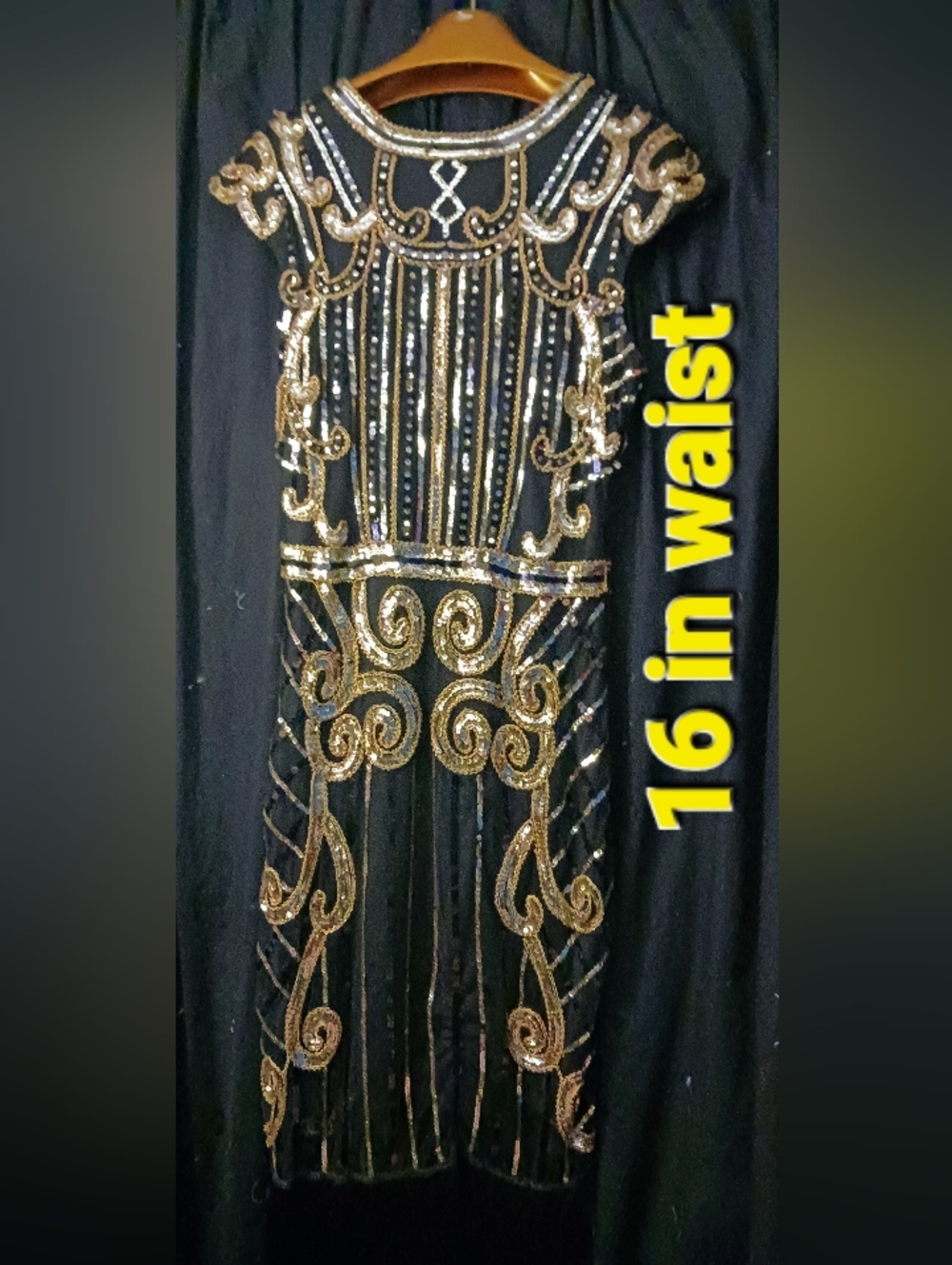 Elegant Long Dress With Golden Deco